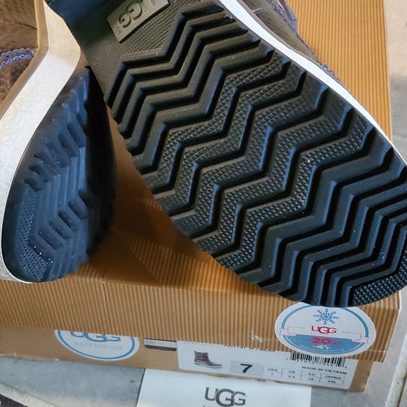 Ugg Australia Marrais Wool Lined Duck Boot with Buckles - Picture 4 of 4